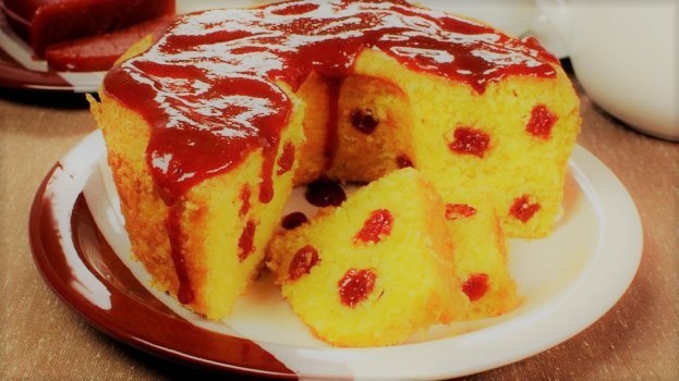Bolo de fubá com goiabada