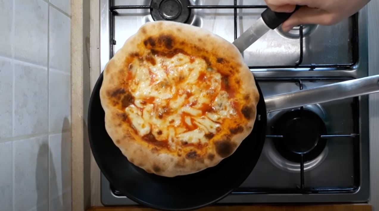 Massa de pizza caseira napolitana