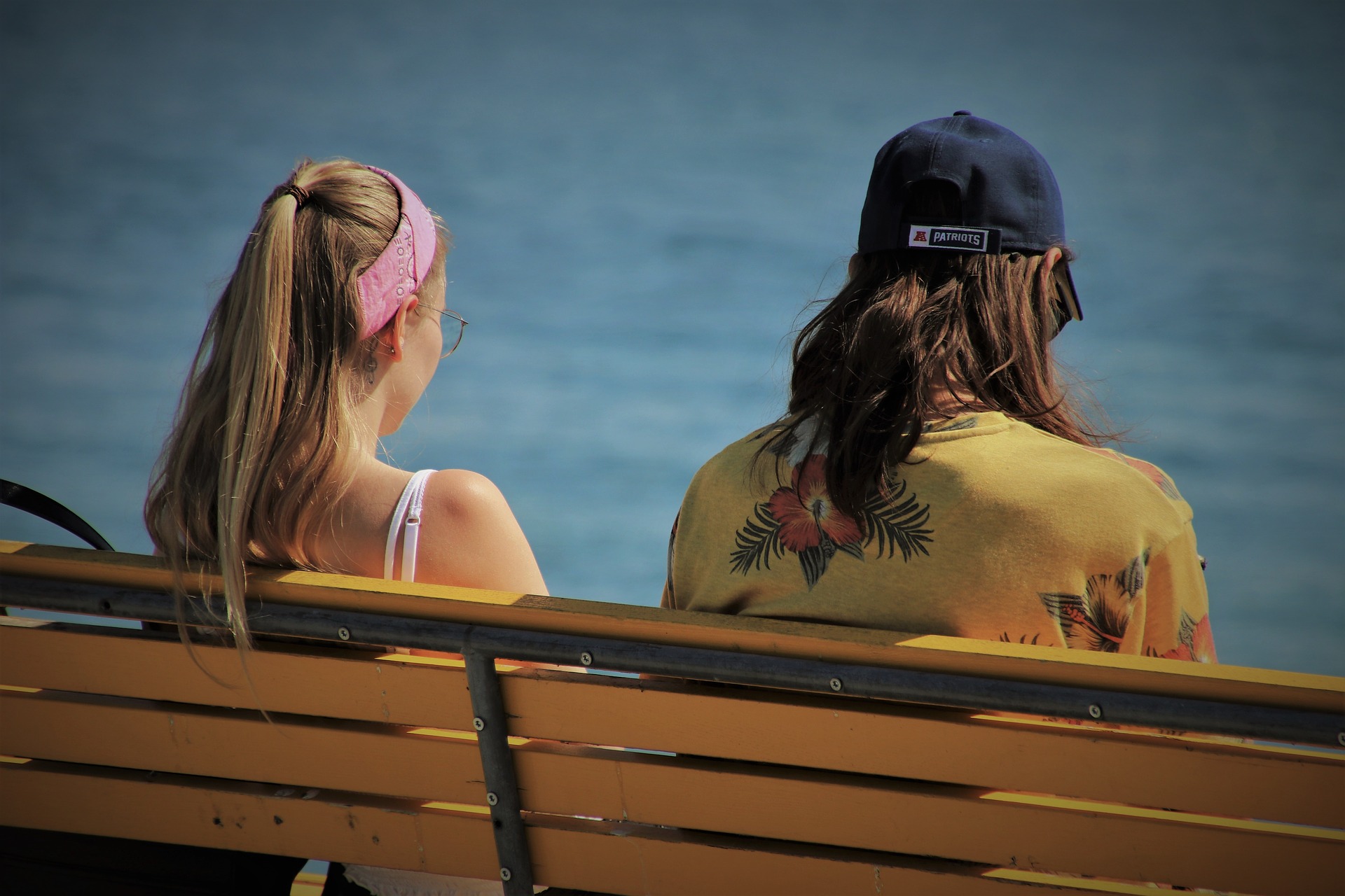casal no banco