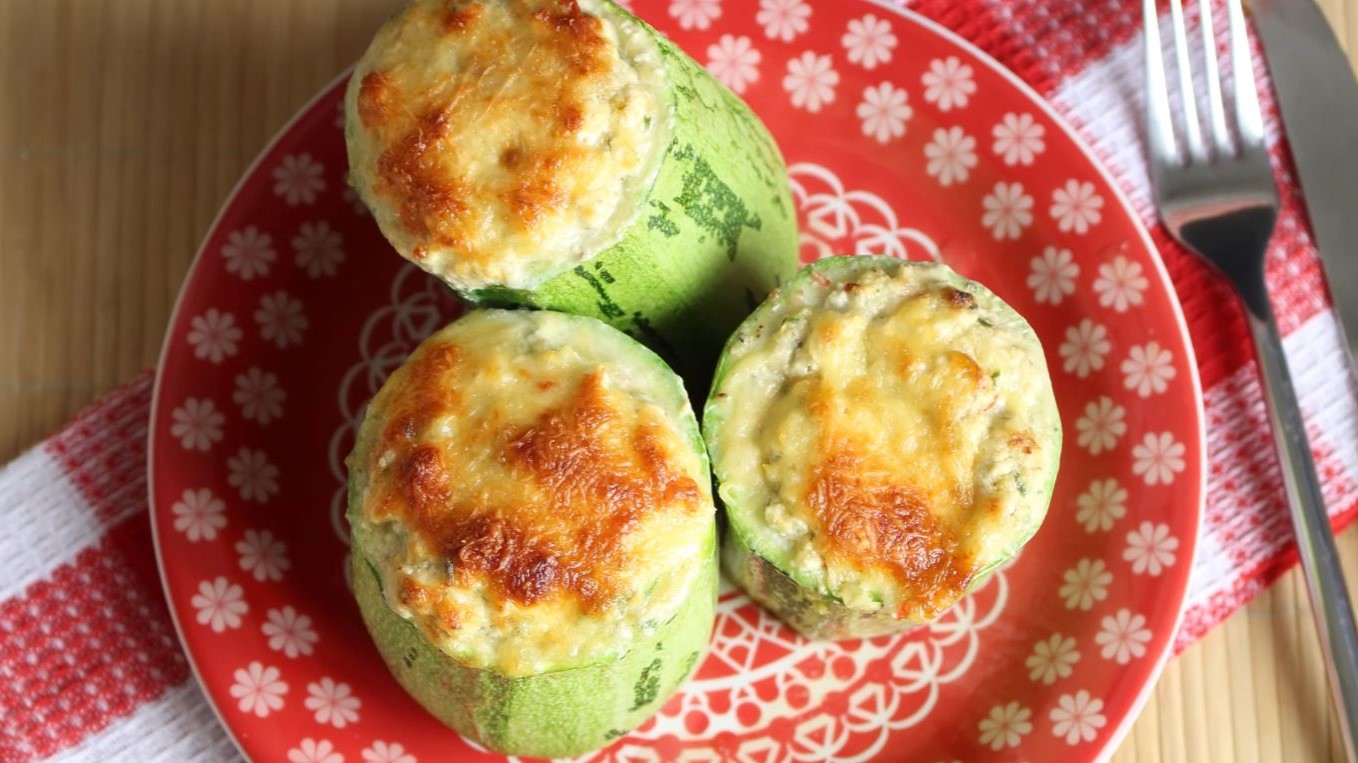 abobrinha recheada com queijo