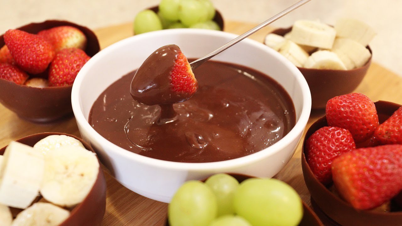 Fondue de Chocolate com cestinha de chocolate para as frutas