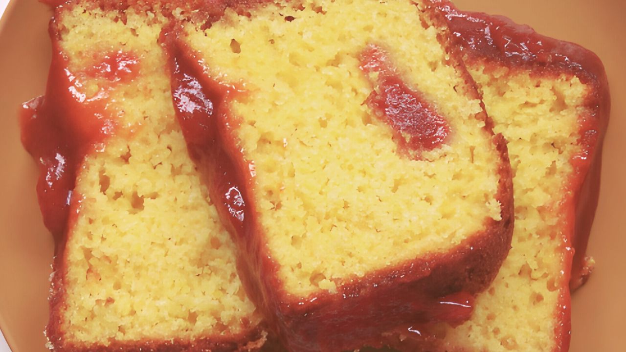Bolo de Fubá com Goiabada