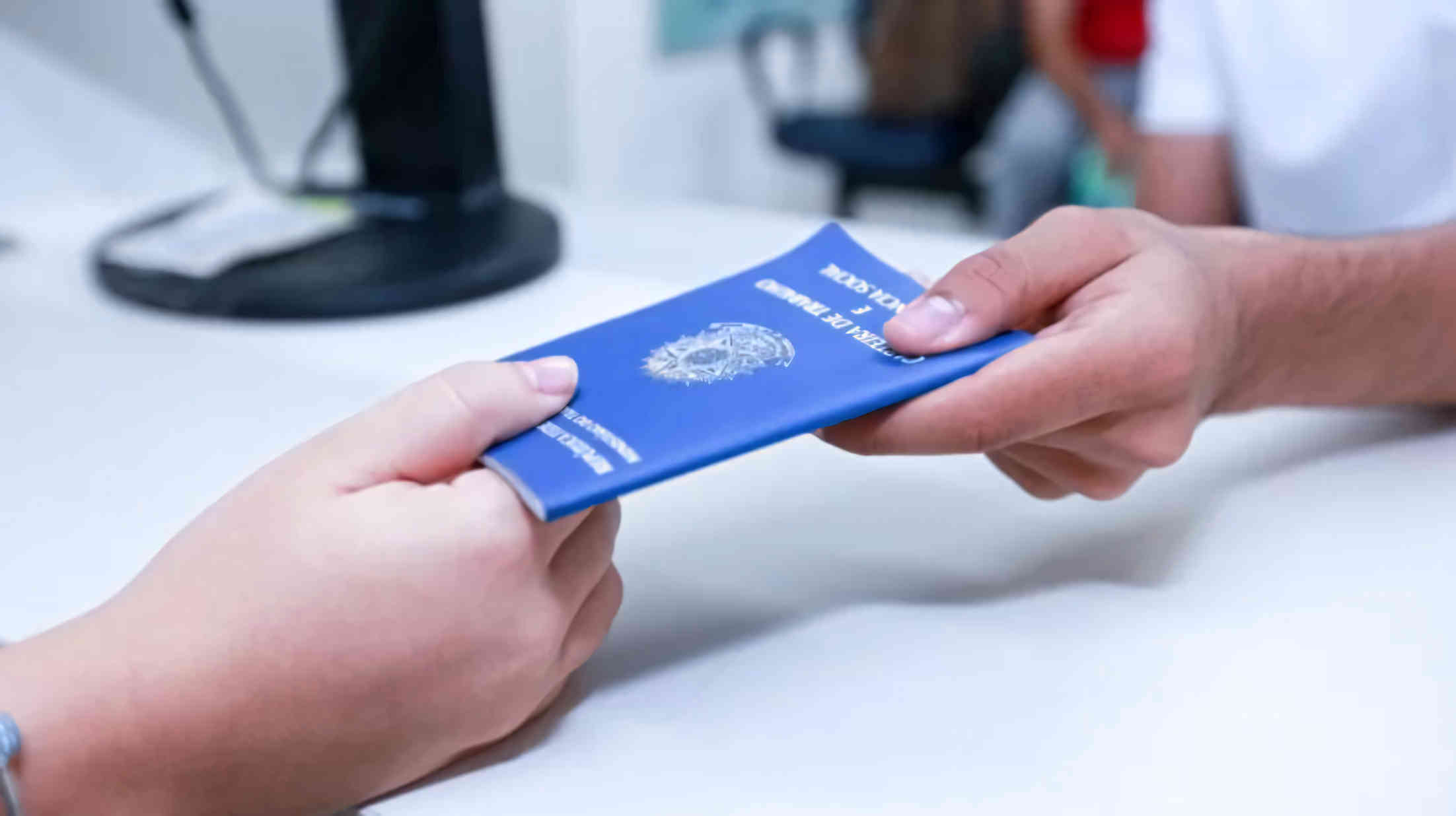 Brasil Reduz Desemprego em 2023: Menor Média Anual Desde 2014