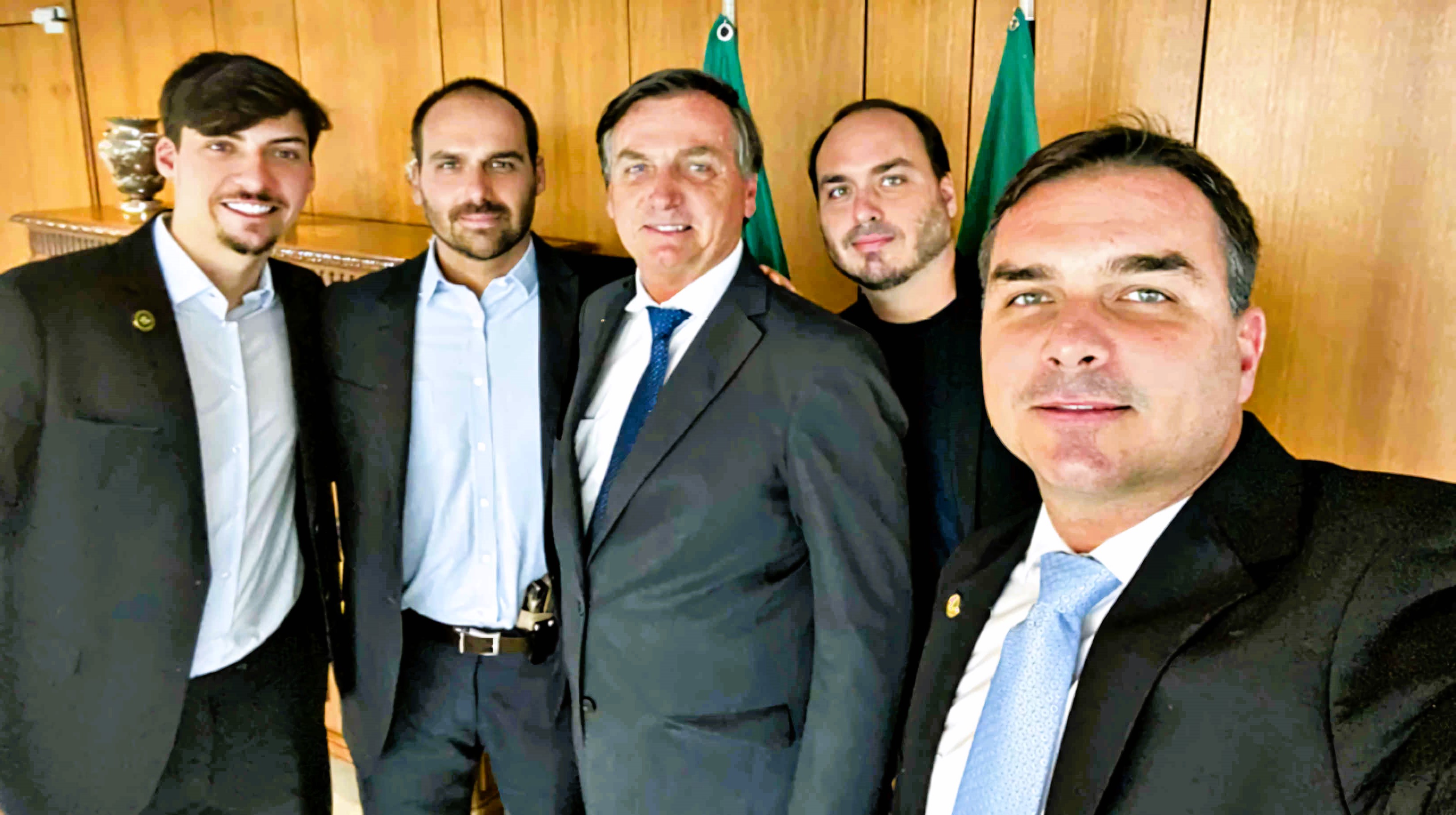 Jet Ski Desaparecido: Intriga Envolvendo o Clã Bolsonaro e uma Operação da PF