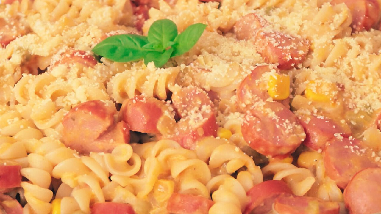 macarrão com salsicha