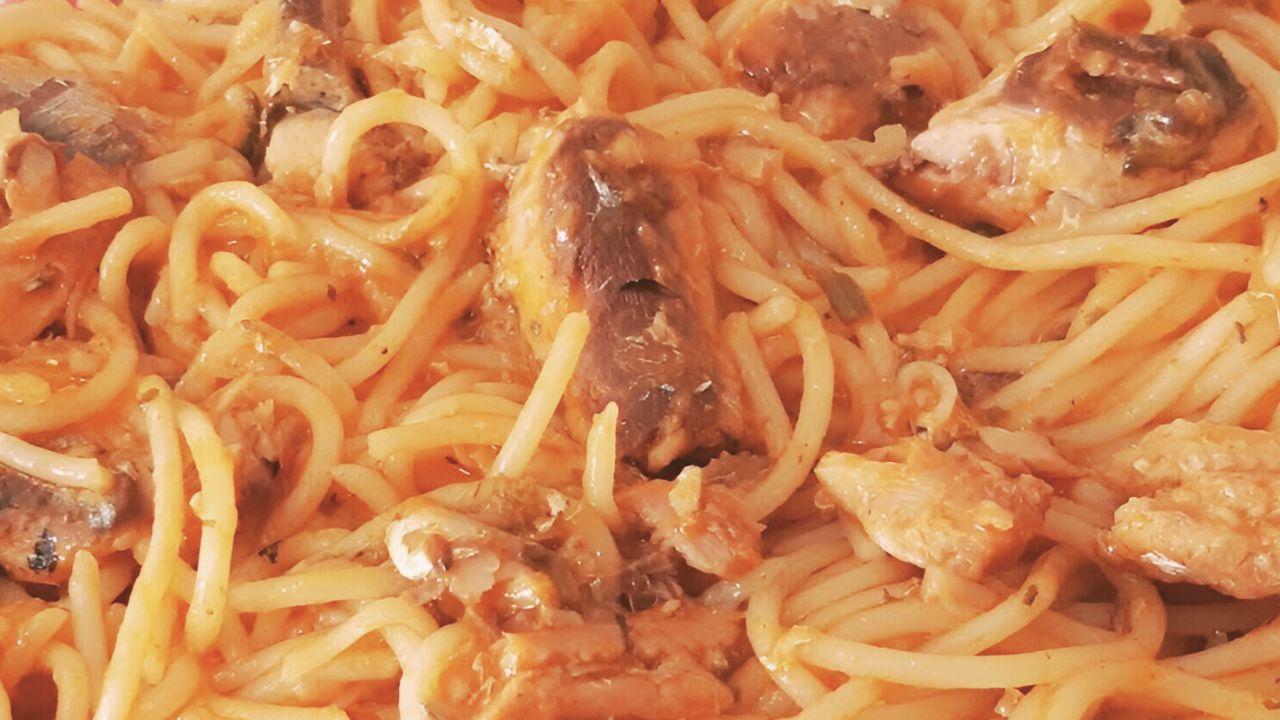 macarrão com sardinha